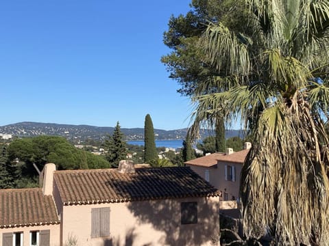 Mazet rénové avec piscine, tennis, 2 terrasses à Cavalaire-sur-Mer. - FR-1-100-333 House in Cavalaire-sur-Mer