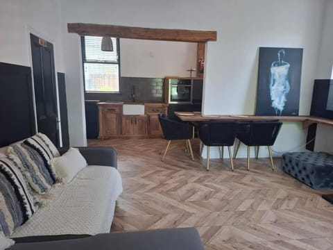 Stylish 2BR Stay in Rochdale House in Rochdale