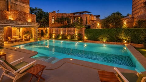 Swimming pool