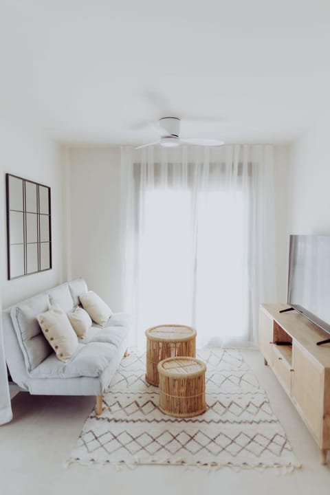 TV and multimedia, Living room, Evening entertainment