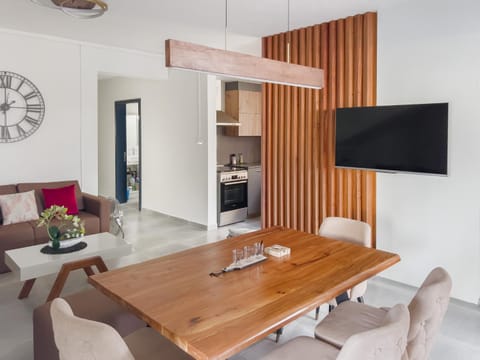 Communal lounge/ TV room, TV and multimedia, Seating area, Dining area