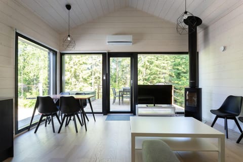 TV and multimedia, Living room, Seating area, Dining area, air conditioner
