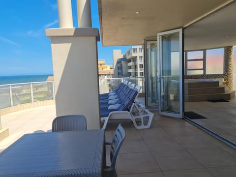 Hot Tub, View (from property/room), Balcony/Terrace, Sea view, sunbed