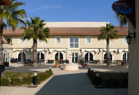 Property building, Facade/entrance