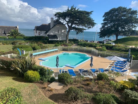 Natural landscape, Swimming pool, sunbed