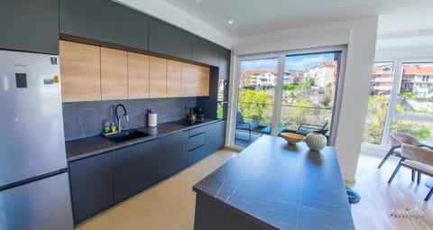 Coffee/tea facilities, View (from property/room), Balcony/Terrace, Kitchen or kitchenette, Dining area, minibar, pet friendly