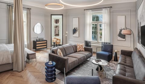 Living room, Seating area