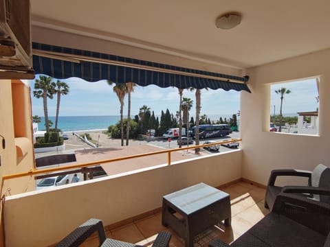 Day, Natural landscape, View (from property/room), Balcony/Terrace, Balcony/Terrace, Seating area, Sea view