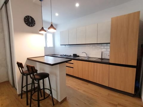 Kitchen or kitchenette, Dining area, stove