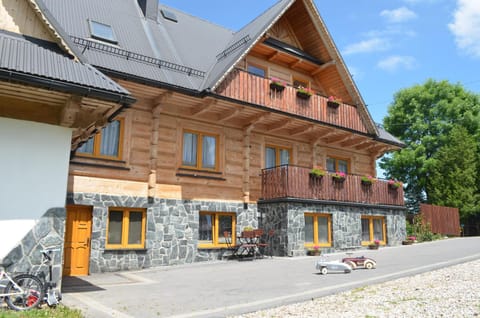 Property building, Day, Parking