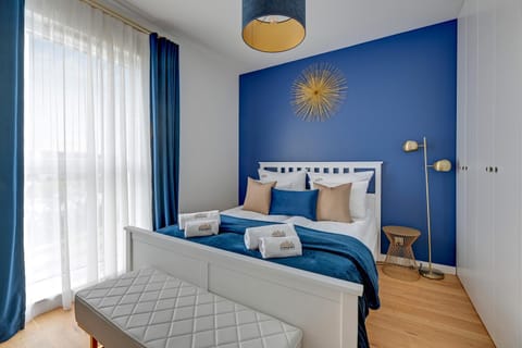 Bed, Photo of the whole room, Seating area, Bedroom