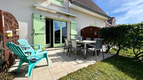 Property building, Garden, Garden view