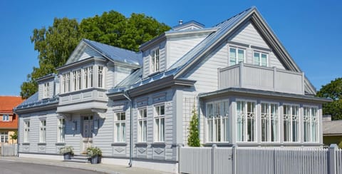 Property building, Quiet street view