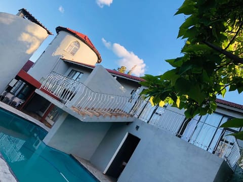 Property building, Day, Swimming pool