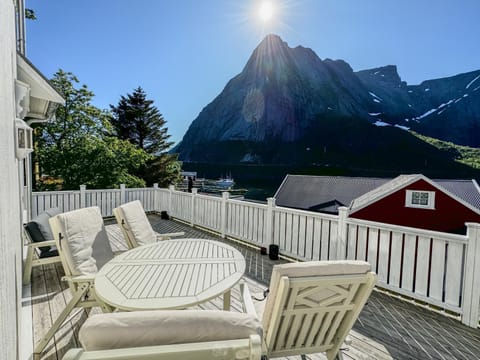 Natural landscape, View (from property/room), Balcony/Terrace, Seating area, Dining area, Mountain view