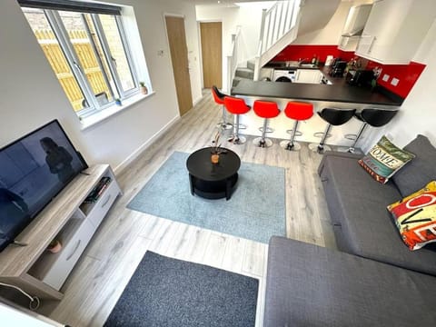 TV and multimedia, Kitchen or kitchenette, Living room, Photo of the whole room, Seating area, Dining area