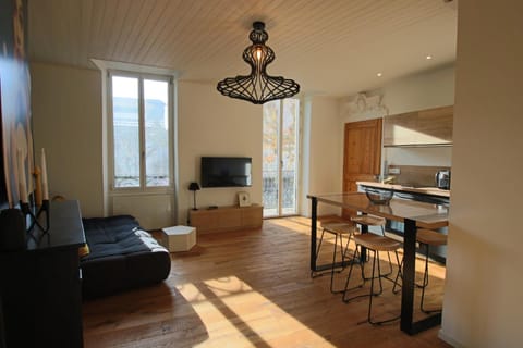 TV and multimedia, Living room, Dining area