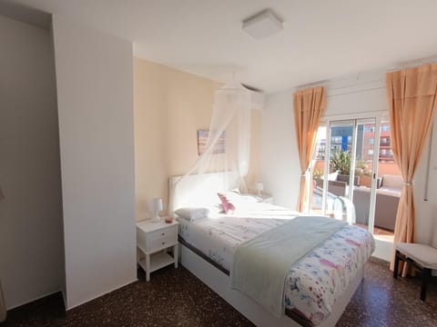 Cozy and sunny penthouse Fira BCN Apartment in L'Hospitalet de Llobregat