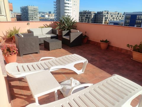Cozy and sunny penthouse Fira BCN Apartment in L'Hospitalet de Llobregat