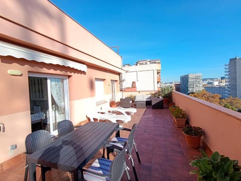 Cozy and sunny penthouse Fira BCN Apartment in L'Hospitalet de Llobregat