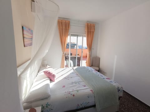 Cozy and sunny penthouse Fira BCN Apartment in L'Hospitalet de Llobregat