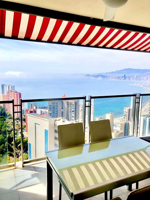 Day, Natural landscape, View (from property/room), Balcony/Terrace, Dining area, City view, Sea view