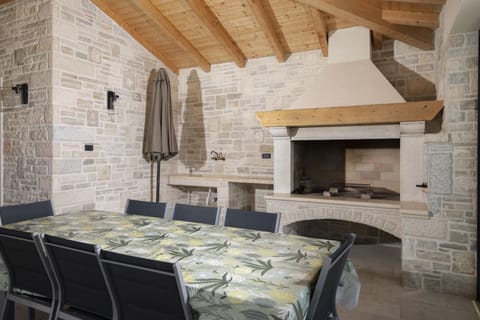 BBQ facilities, Dining area