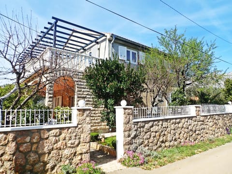 Property building, Day, Garden, Garden view