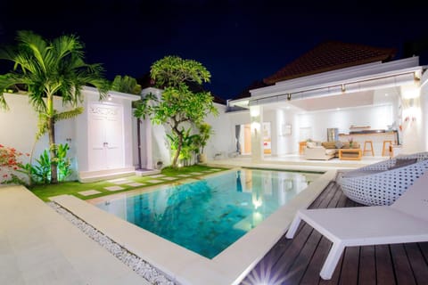 Patio, Garden, Swimming pool