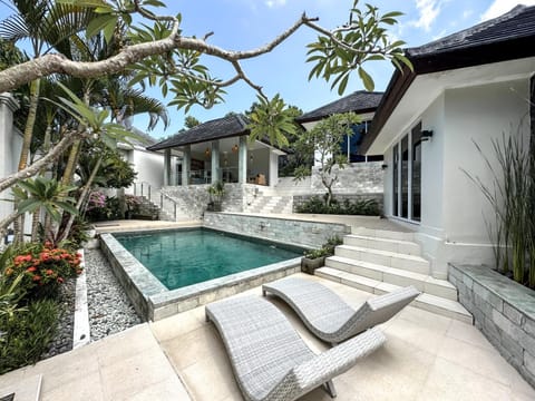 Property building, Patio, Day, Garden, Garden view, Pool view, Swimming pool, sunbed