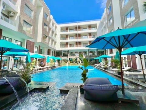 Day, Hot Tub, Balcony/Terrace, Pool view, Swimming pool, sunbed