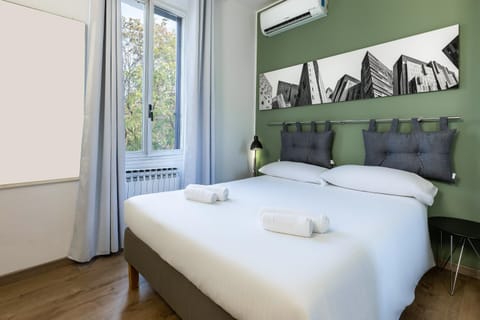 Bedroom, towels