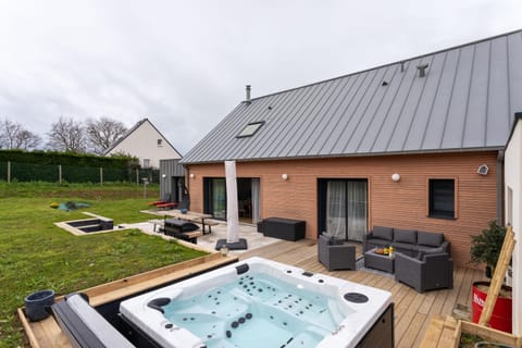 Property building, Patio, Garden, Hot Tub