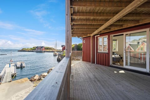 Property building, Natural landscape, Balcony/Terrace, Sea view