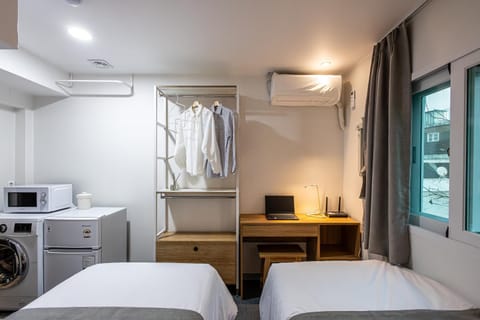 Bed, Bedroom, minibar, towels, washing machine, air conditioner