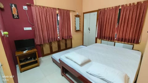 Bed, TV and multimedia, Bedroom, wardrobe