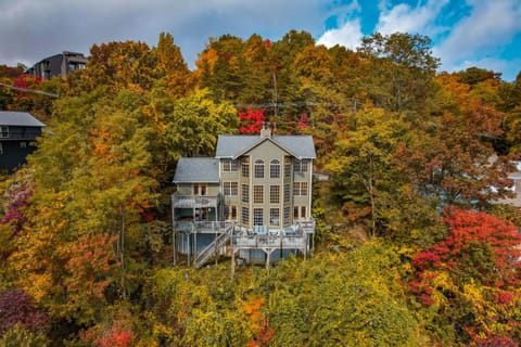 Bears on Skis House in Gatlinburg