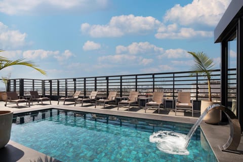 Day, Swimming pool