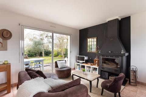 Communal lounge/ TV room, Living room, Seating area