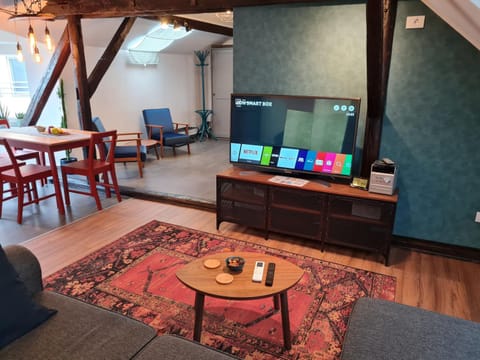 TV and multimedia, Living room, Seating area