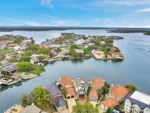 Diagonal Dreams Lake House and Concierge Services House in Lake Lyndon B Johnson