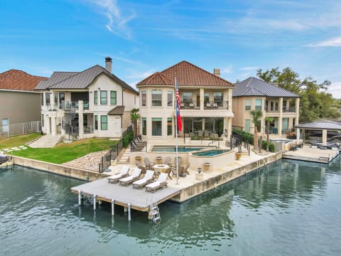 Diagonal Dreams Lake House and Concierge Services House in Lake Lyndon B Johnson