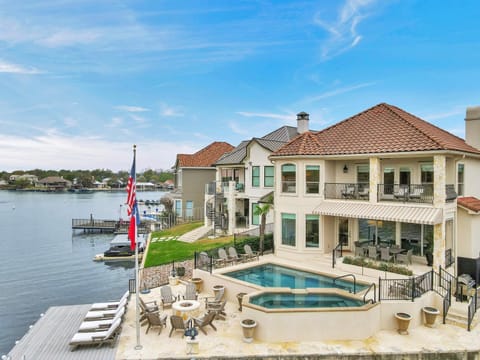 Diagonal Dreams Lake House and Concierge Services House in Lake Lyndon B Johnson