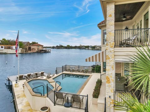 Diagonal Dreams Lake House and Concierge Services House in Lake Lyndon B Johnson