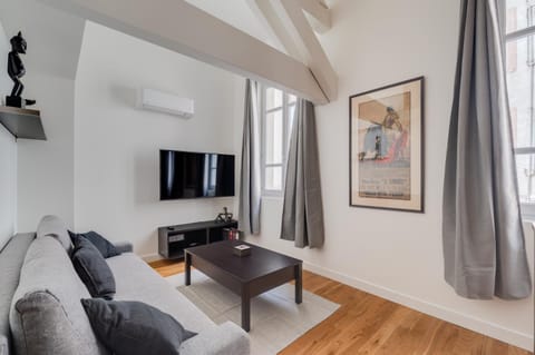 TV and multimedia, Living room, Inner courtyard view, air conditioner