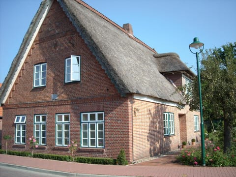 Property building, Facade/entrance, Summer