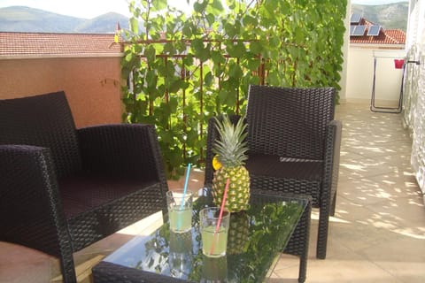 Balcony/Terrace, Drinks