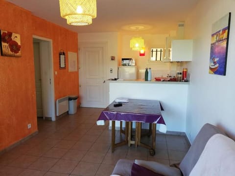 Facade/entrance, Kitchen or kitchenette, Living room, Seating area, Dining area, minibar, pet friendly, stove