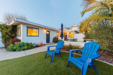 Charming Beach Bungalows - 4BR, Sleeps 10, Pets OK House in Carlsbad