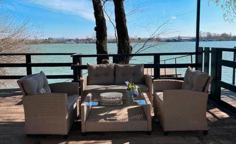 Natural landscape, View (from property/room), Balcony/Terrace, Seating area, Dining area, Lake view, River view